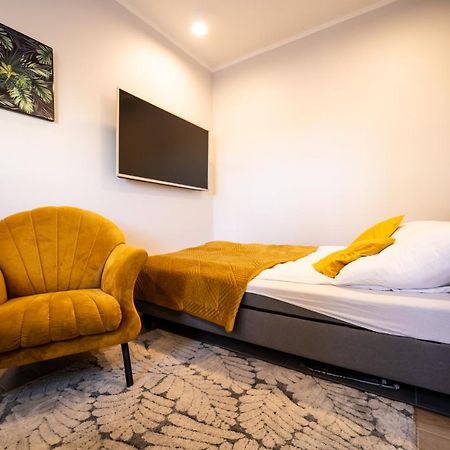 Kolorowe Apartamenty W Mielnie! 350M Od Plazy - 100M Od Jeziora! Мєлно Екстер'єр фото